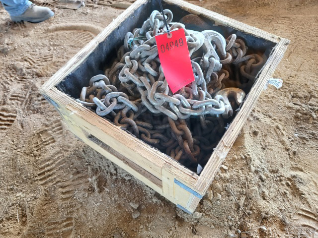 Box of chain with hooks